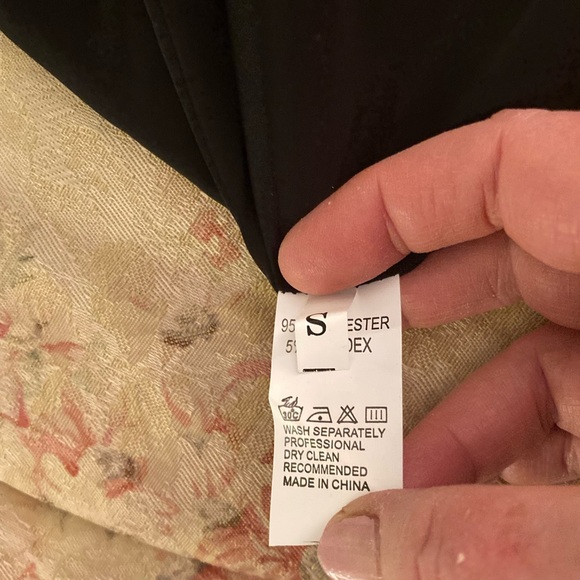 Bustier and matching skirt with a flower 🌺 - Picture 5 of 9